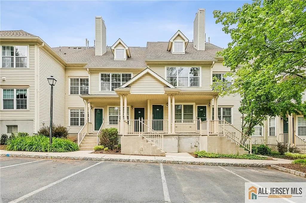 2 bed, 2.0 bath, 1827 sqft, $4,000 — Photo 2