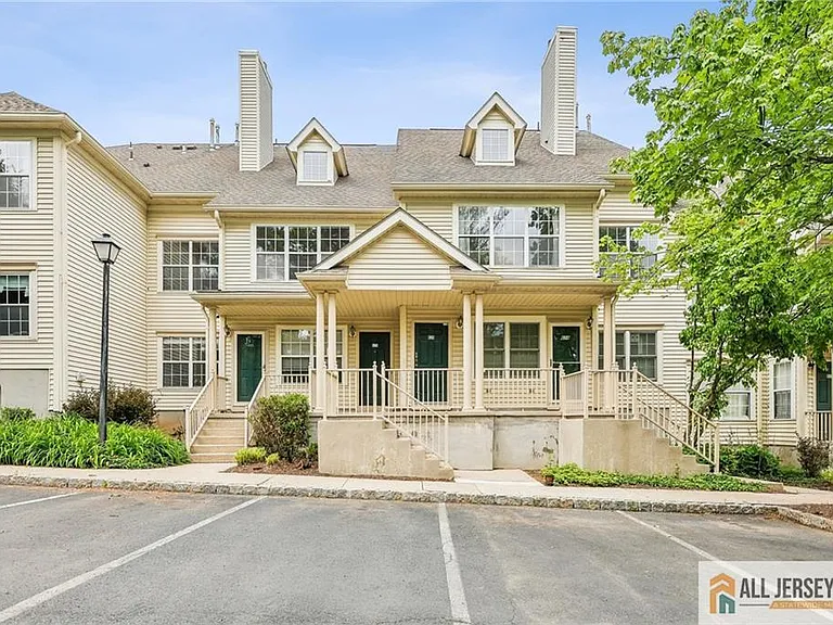 624 Brickhouse Rd — Photo 2