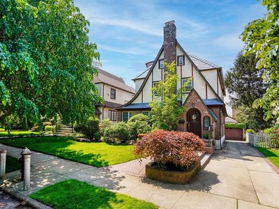 32-20 167th St #2FAM, Flushing, NY, 11358