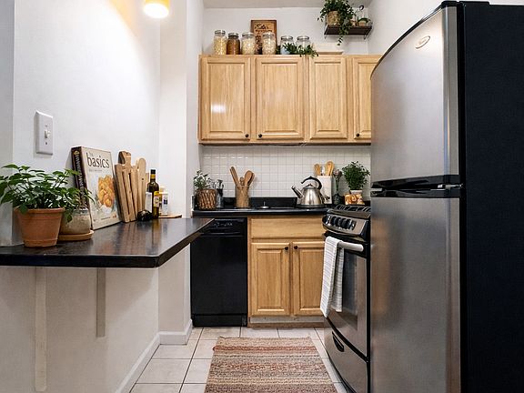3rd image of 408 W 130th St APT 34
