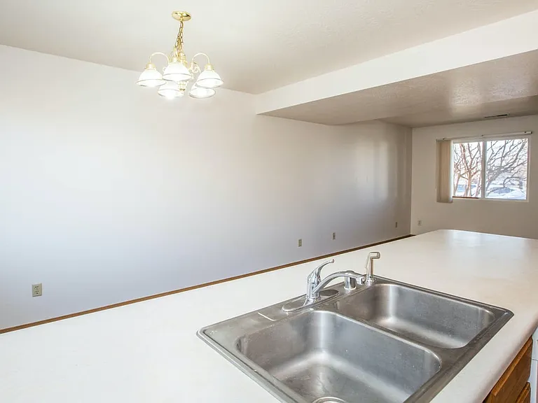105 Pullman Ct — Photo 6