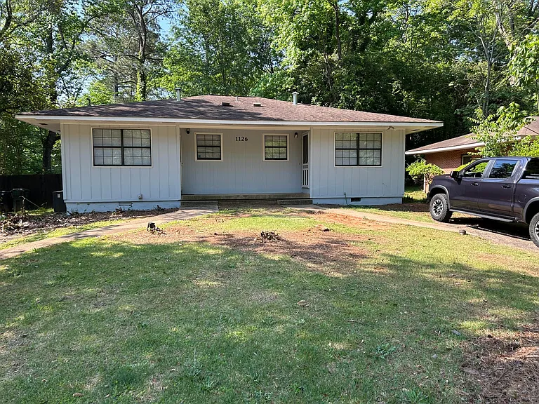 1126B Mckinley lovely location- super nice inside and Big back fenced yard