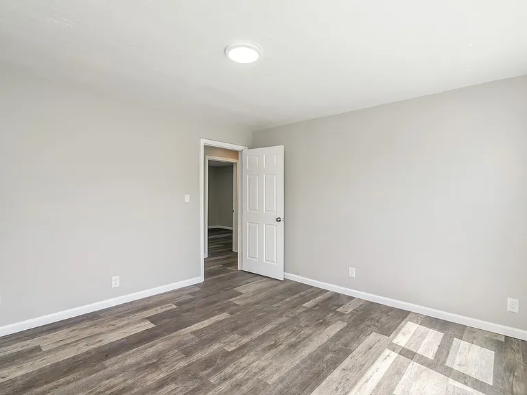 5700 Ridgefield Rd — Photo 15