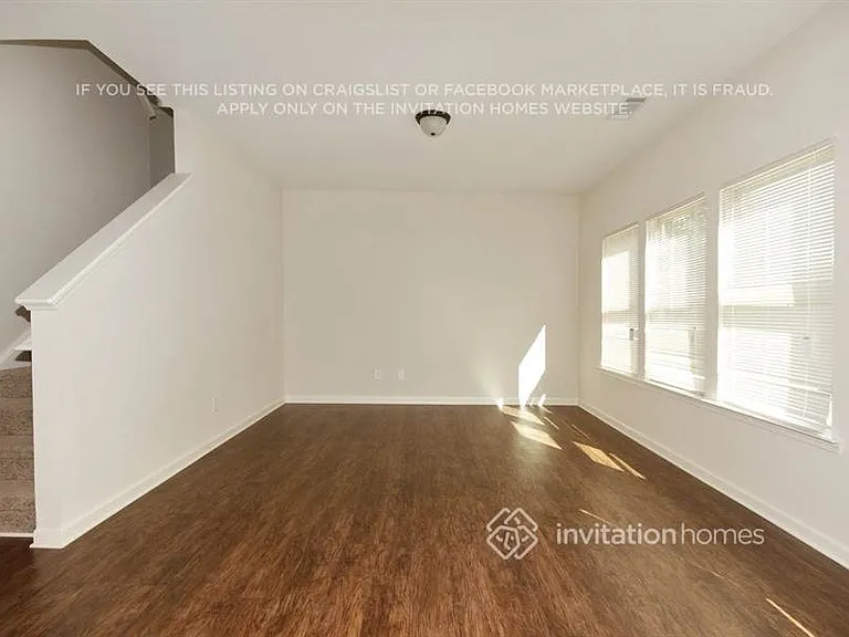 469 Village Broad St — Photo 2