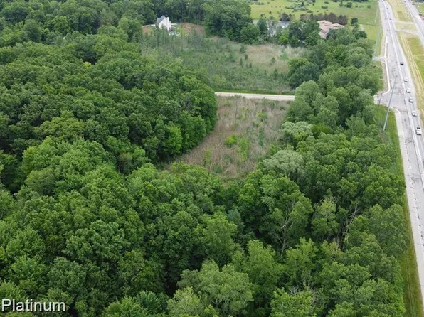 12071 Highland Rd, Hartland, MI 48353