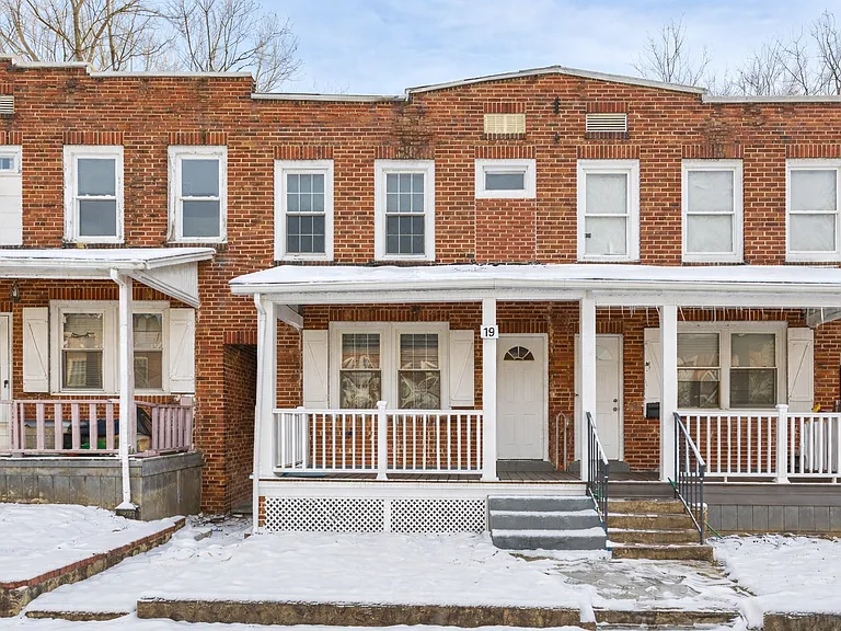 19 Denham Ave — Photo 1