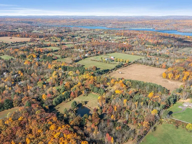 1323 Deer Run Rd — Photo 3