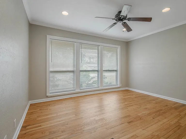714 Broadmoor Dr — Photo 12