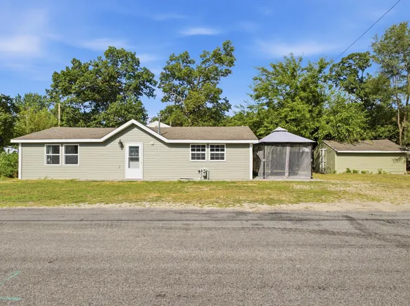 5286 Hall Rd, Muskegon, MI 49442