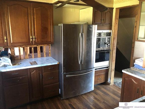 3rd image of 687 Parkwood Ln