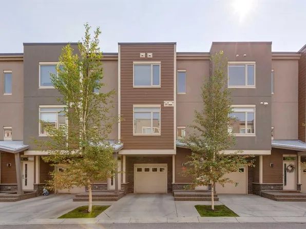 16 W Westpark Cmn SW, Calgary, AB T3H 0Y4