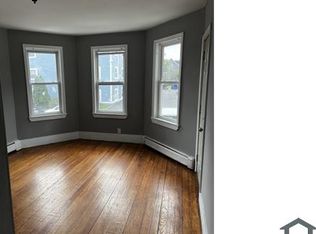 17 Adams St, New Bedford, MA 02746