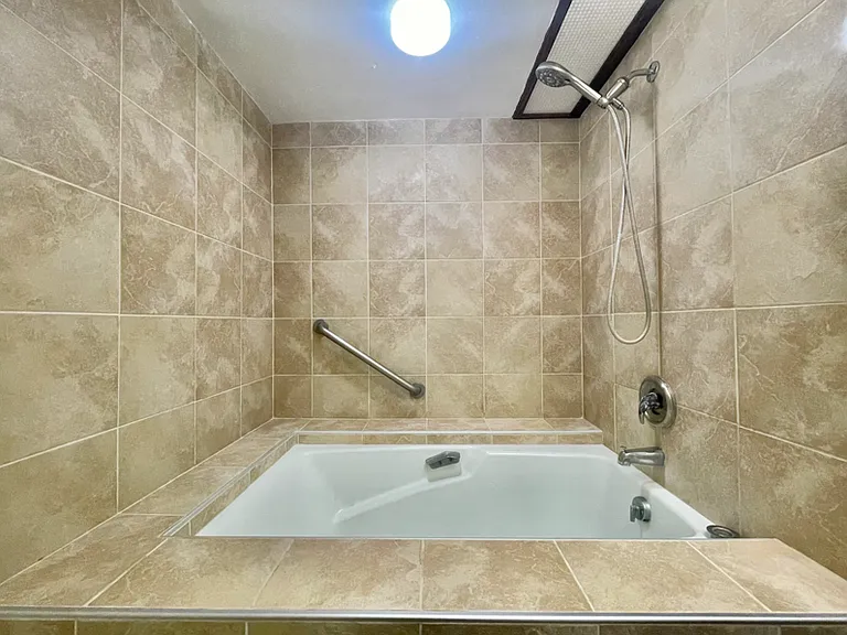 555 Hahaione St #1E-1 — Photo 18