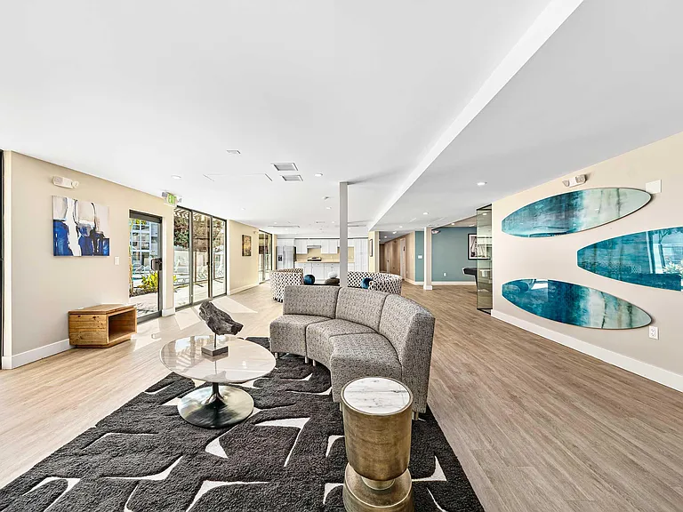 Summerview Beach Resort Luxury Apartments — Photo 25