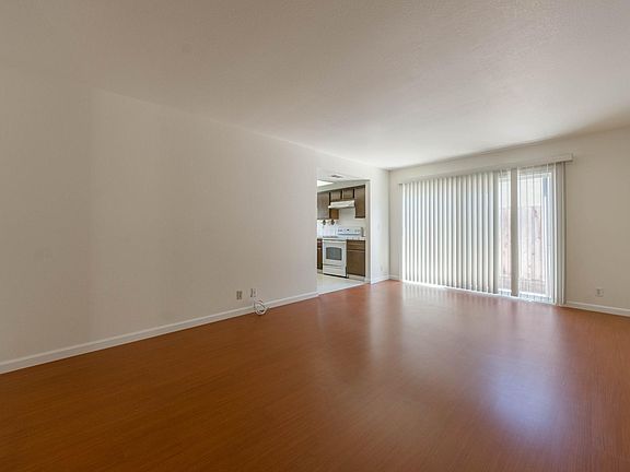 4th image of 5073 Corte Verde Dr