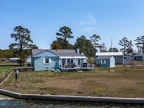 3rd image of 403 Lake Francis Ln