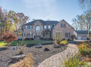 11 Chimney Ridge Trl, West Milford, NJ 07480