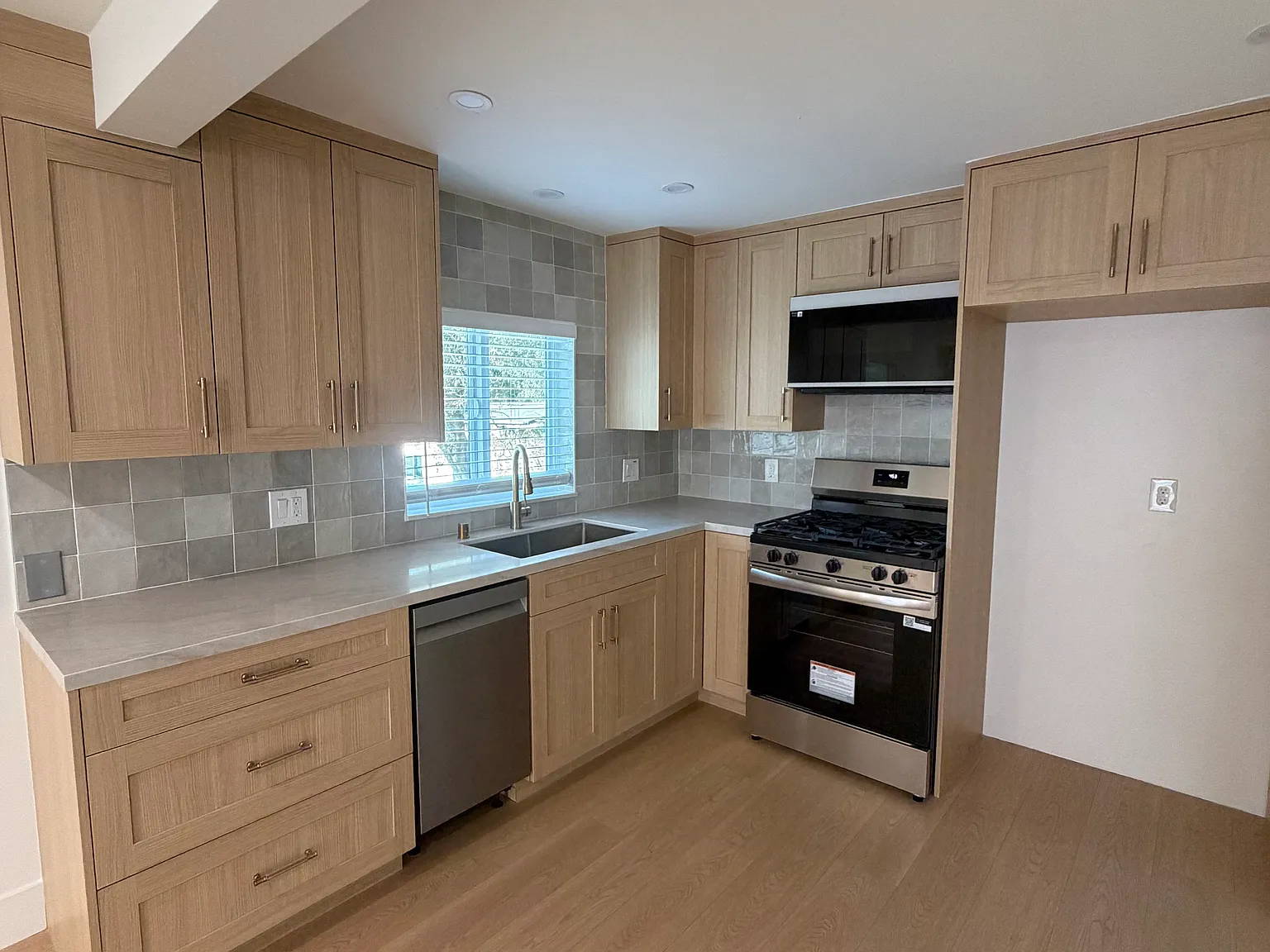 5120 San Francisco St — Photo 2