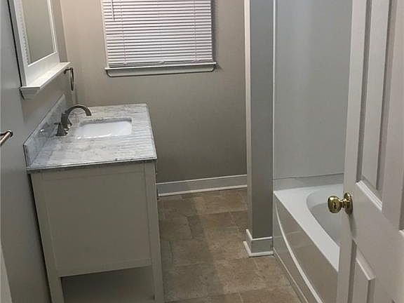 5th image of 3027 Grace St