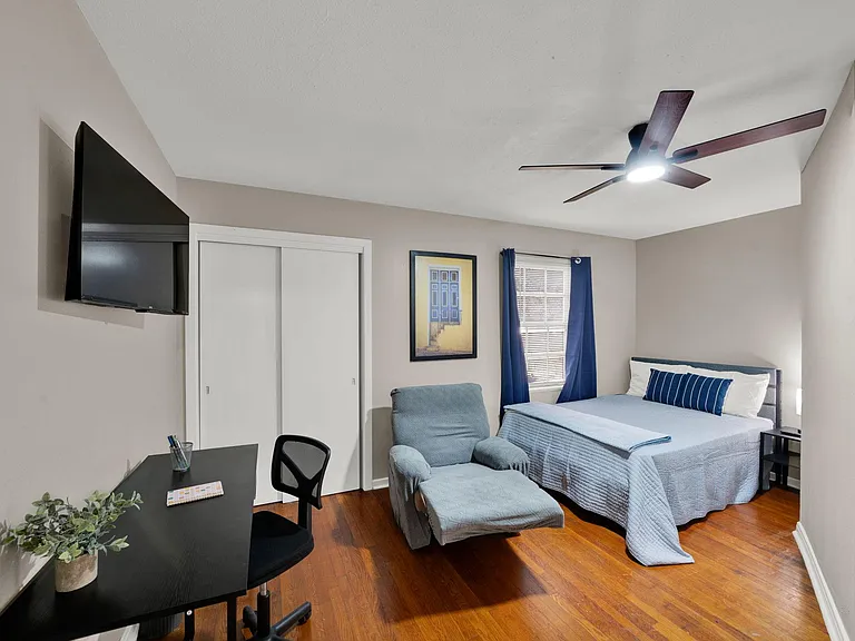 Schevers St — Photo 1