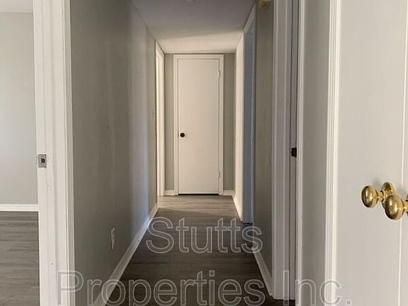 5th image of 1975 Darby Dr APT E-8