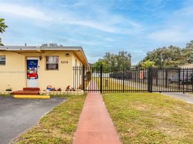6318 SW 25th St, Hollywood, FL