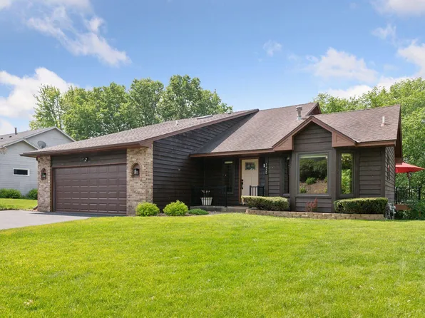 1435 Eastlake Dr, Chaska, MN 55318