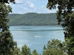325 Ridge Rd, Eureka Springs, AR 72631