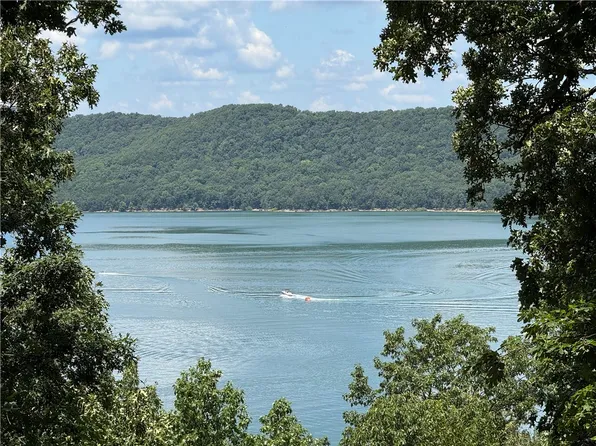 325 Ridge Rd, Eureka Springs, AR 72631