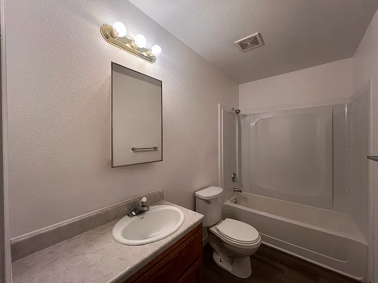 Cedar Apartments — Photo 13