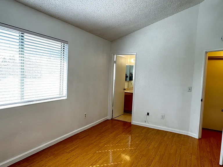 314 Harvest Ln — Photo 8