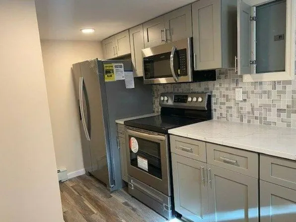 195 San Juan Dr, Hauppauge, NY 11788