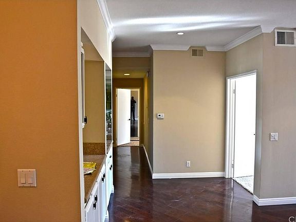 5th image of 14115 Moorpark St APT 208