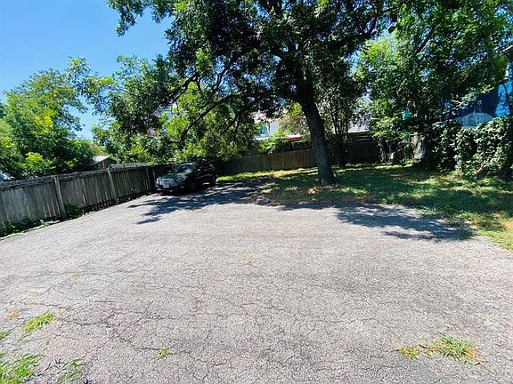 3rd image of 521 E Live Oak St #B