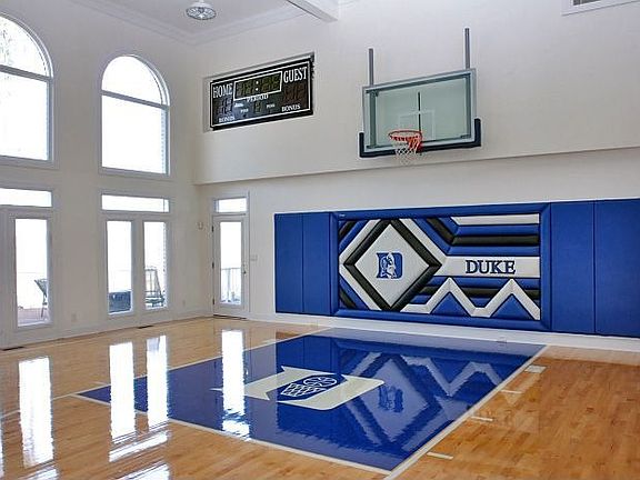 High quality 1/2 court wooden floor complete with weight/cardio room and suana