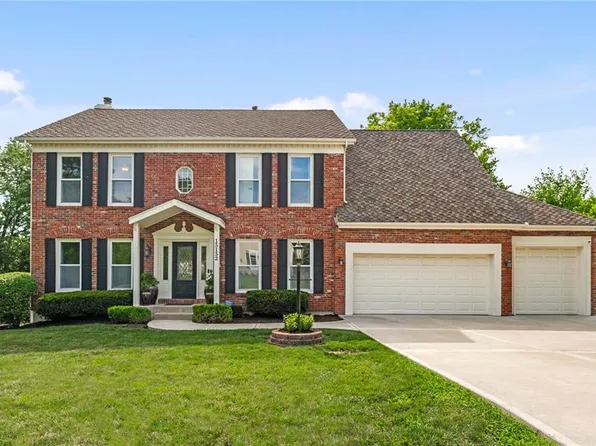 15152 Sherwood St, Leawood, KS 66224
