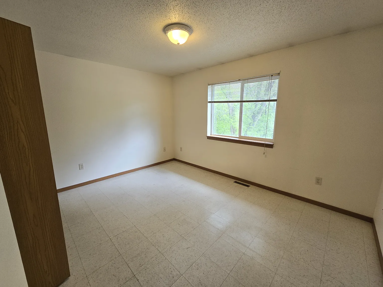 6 bed, $1,575 — Photo 4