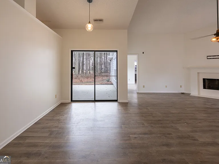 112 Glendale Dr — Photo 5