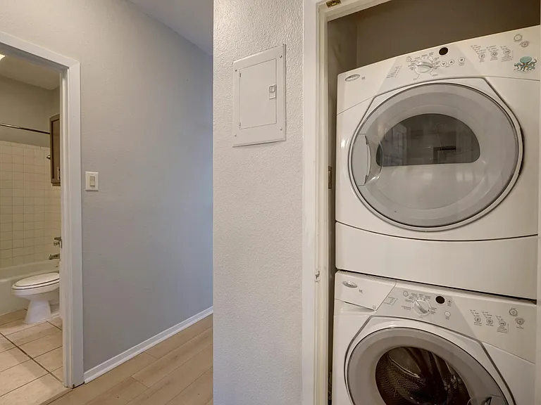 908 Poplar St #103 — Photo 17