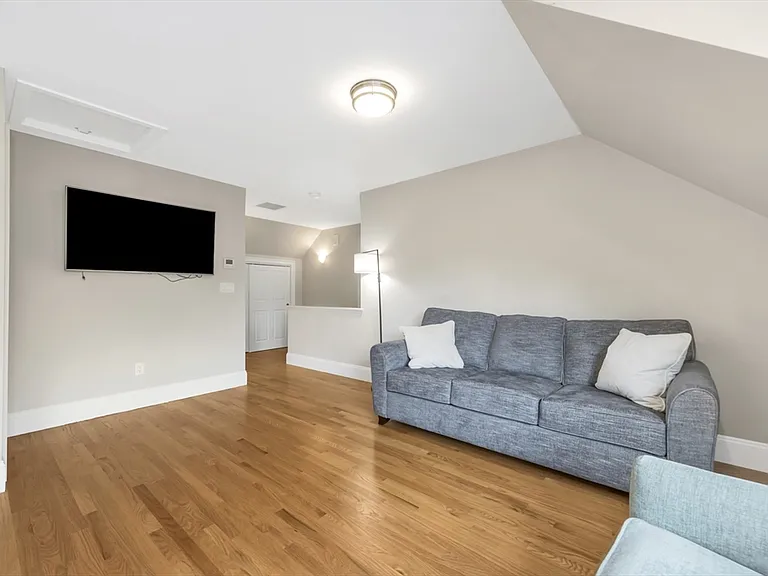 68 Woburn St #68 — Photo 23