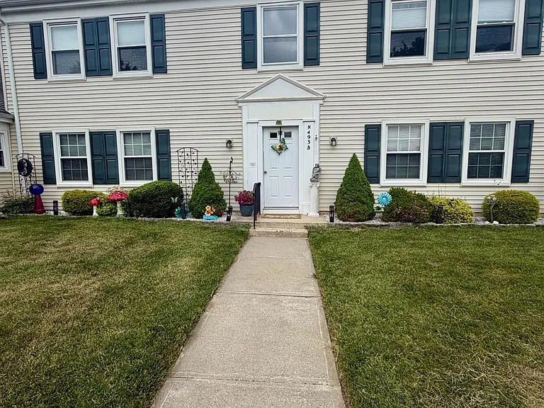 493B Somerset Ln — Photo 1