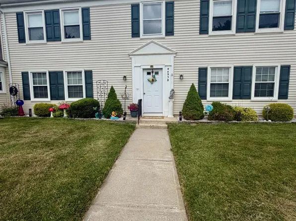 493B Somerset Ln, Monroe Township, NJ 08831