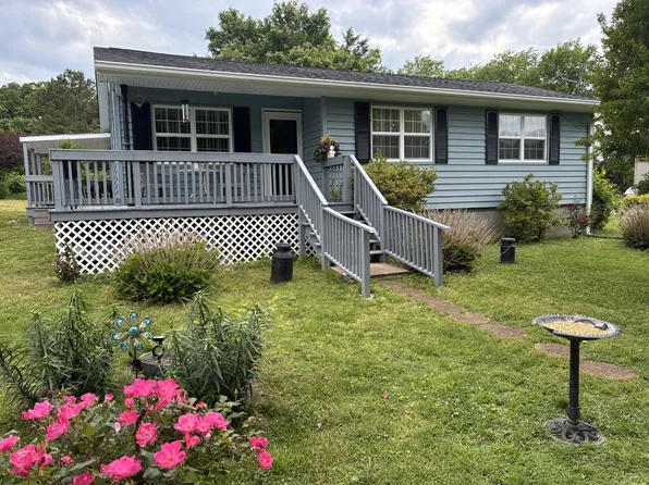 1079 Carney Winters Rd, Ashland City, TN 37015