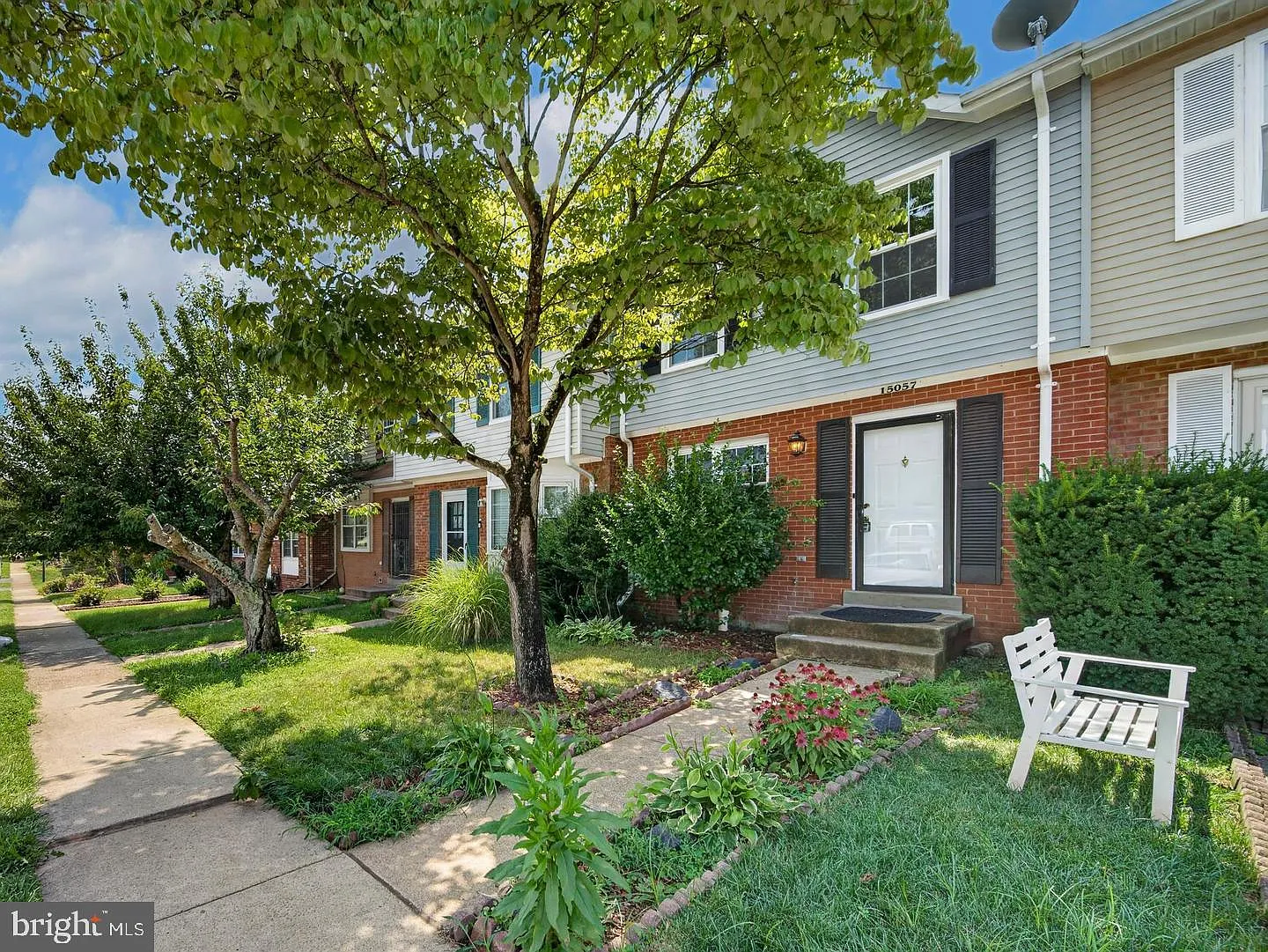 3 bed, 4.0 bath, 1865 sqft, $2,300 — Photo 2