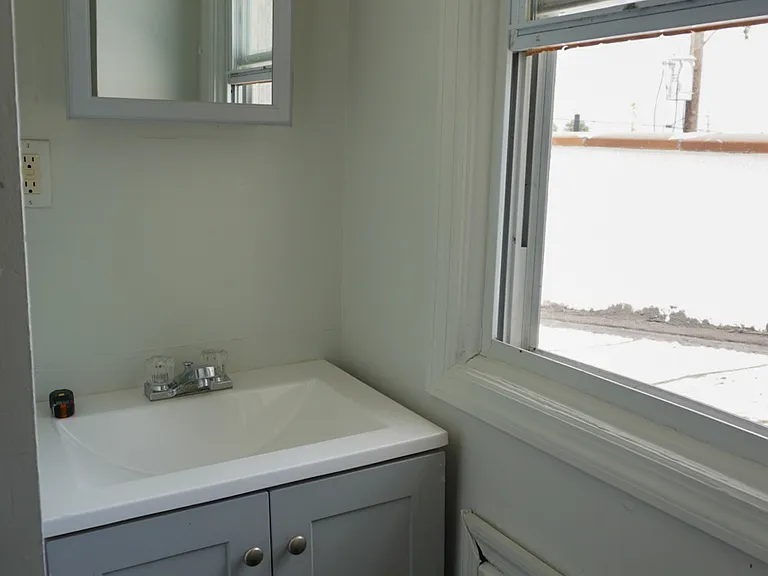 427 Custer Ave — Photo 16