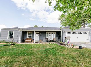 936 W Corning Rd, Beecher, IL 60401