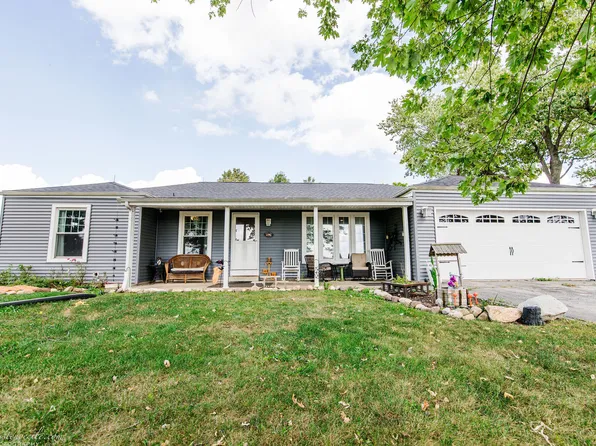 936 W Corning Rd, Beecher, IL 60401