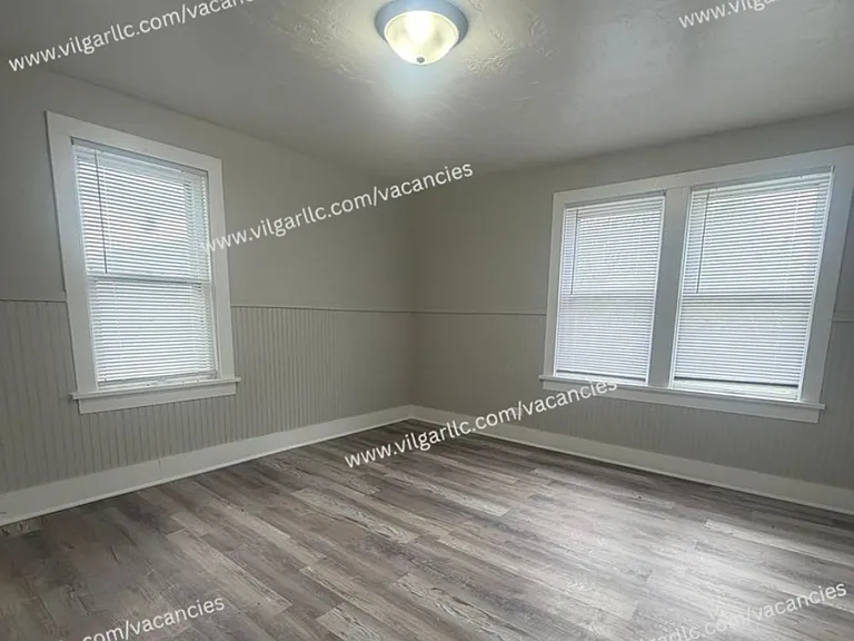 109 Columbia St — Photo 19