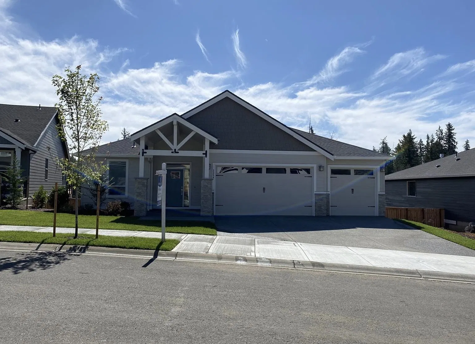 3354 NE Spruce Dr — Photo 1