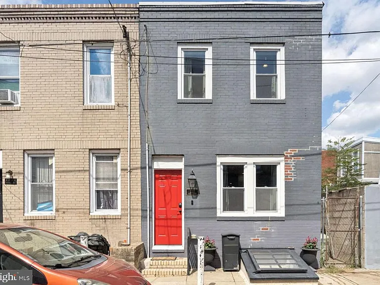 2211 Titan St — Photo 3